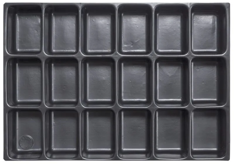 Suitcase, 18 compartments, closing